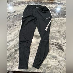 Mens Nike pants. Size Small.